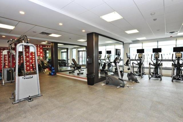 Square One Fully Furnished Suite Mississauga Exteriér fotografie